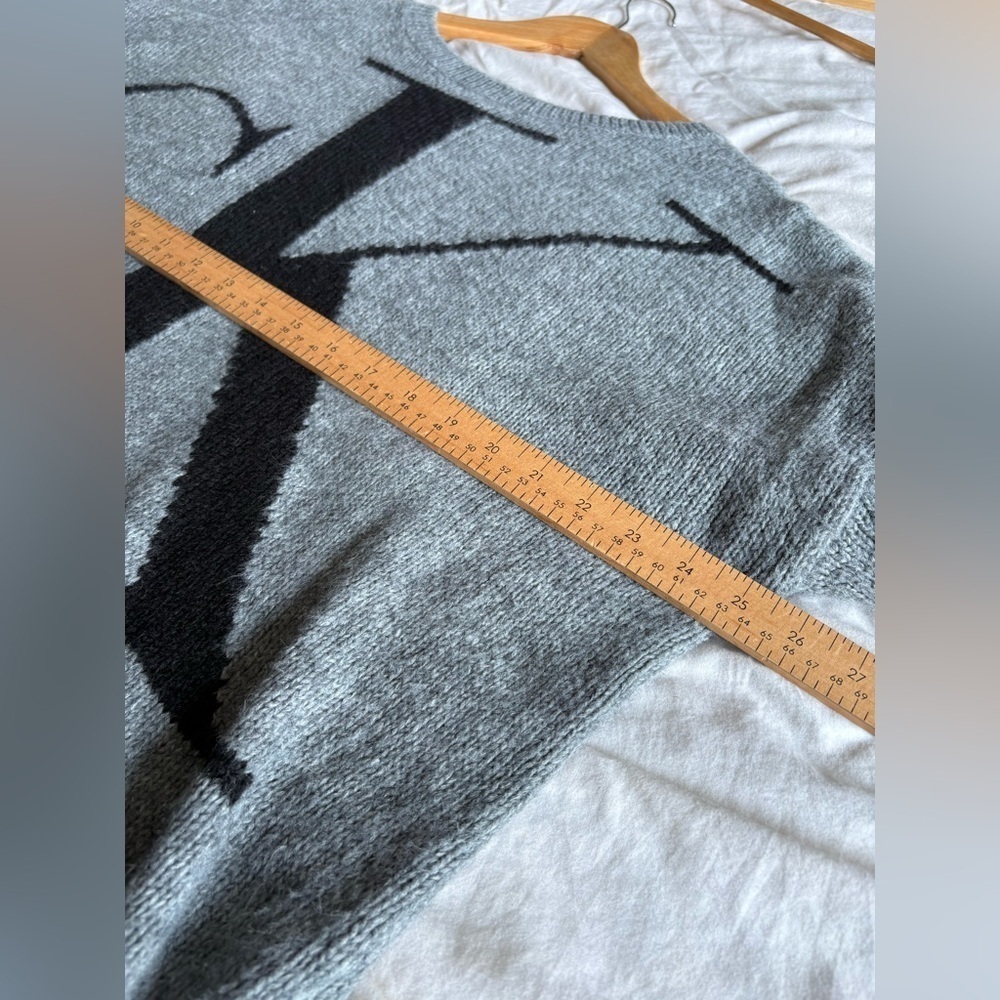 Calvin Klein women’s XL knit sweater grey big logo lightweight pullover - Picture 8 of 9